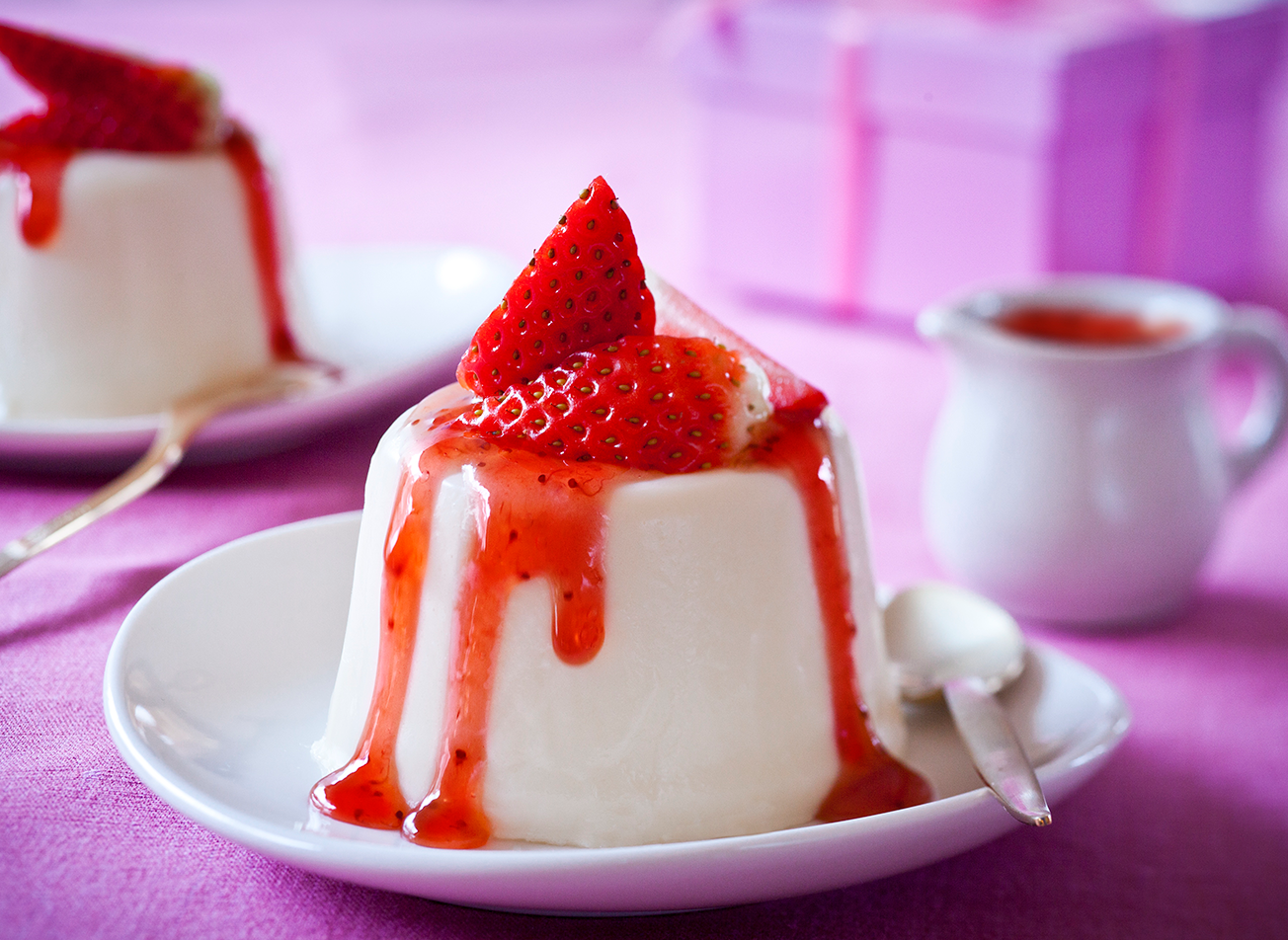 panna-cotta-con-jarabe-de-fresa